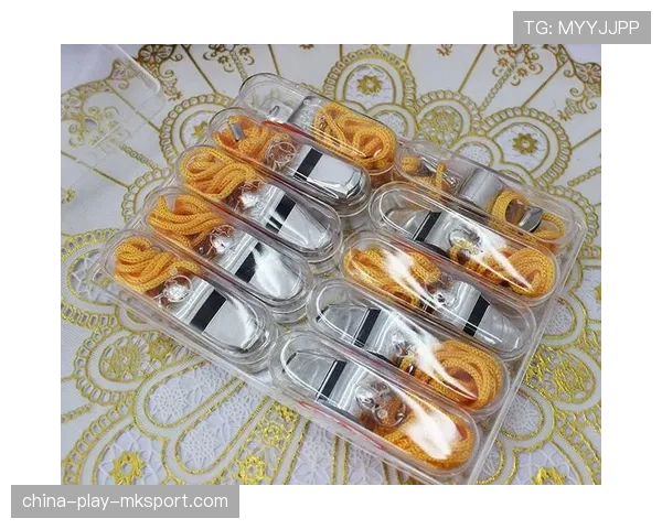 足球联赛裁判增加沟通麦克风 提升执法透明度，足球裁判用什么口哨